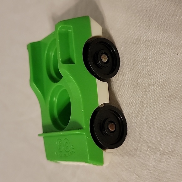 Vintage Fisher Price Little People Car and People Woman and Kid - Picture 7 of 16